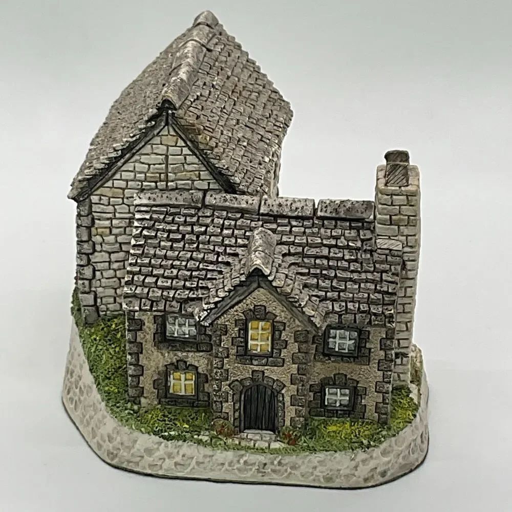 David Winter Tyddyn Siriol Charming Stone Cottage Figurine